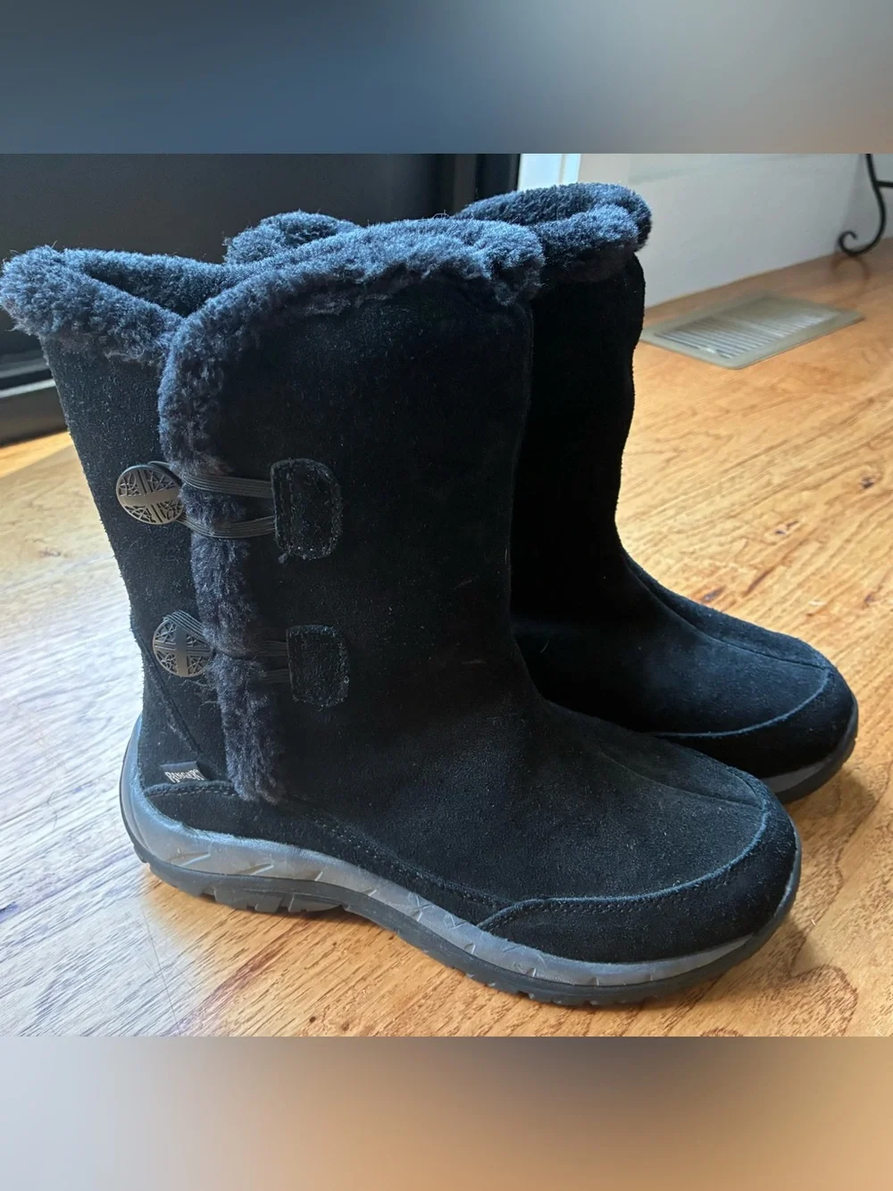 Black Winter Suede Boots with Fleece Lining women size 7. Snow boots